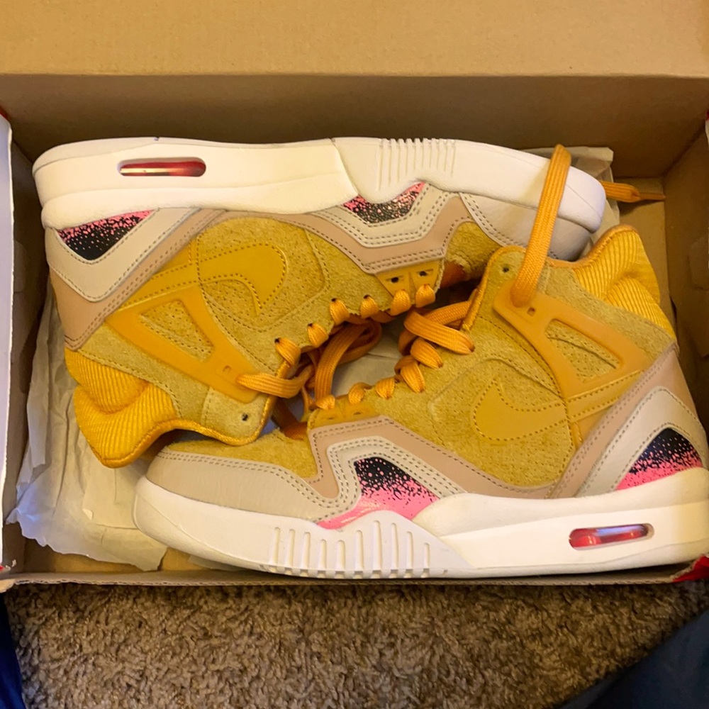Nike women’s air tech challenge 2